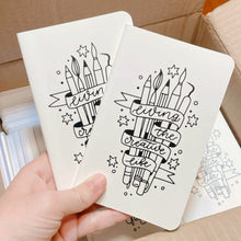 Lade das Bild in den Galerie-Viewer, Das kreative Leben leben – A6-Notizbuch