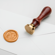 Lade das Bild in den Galerie-Viewer, Cute Squirrel - Wax Seal