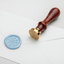 Lade das Bild in den Galerie-Viewer, Snowflake - Wax Seal